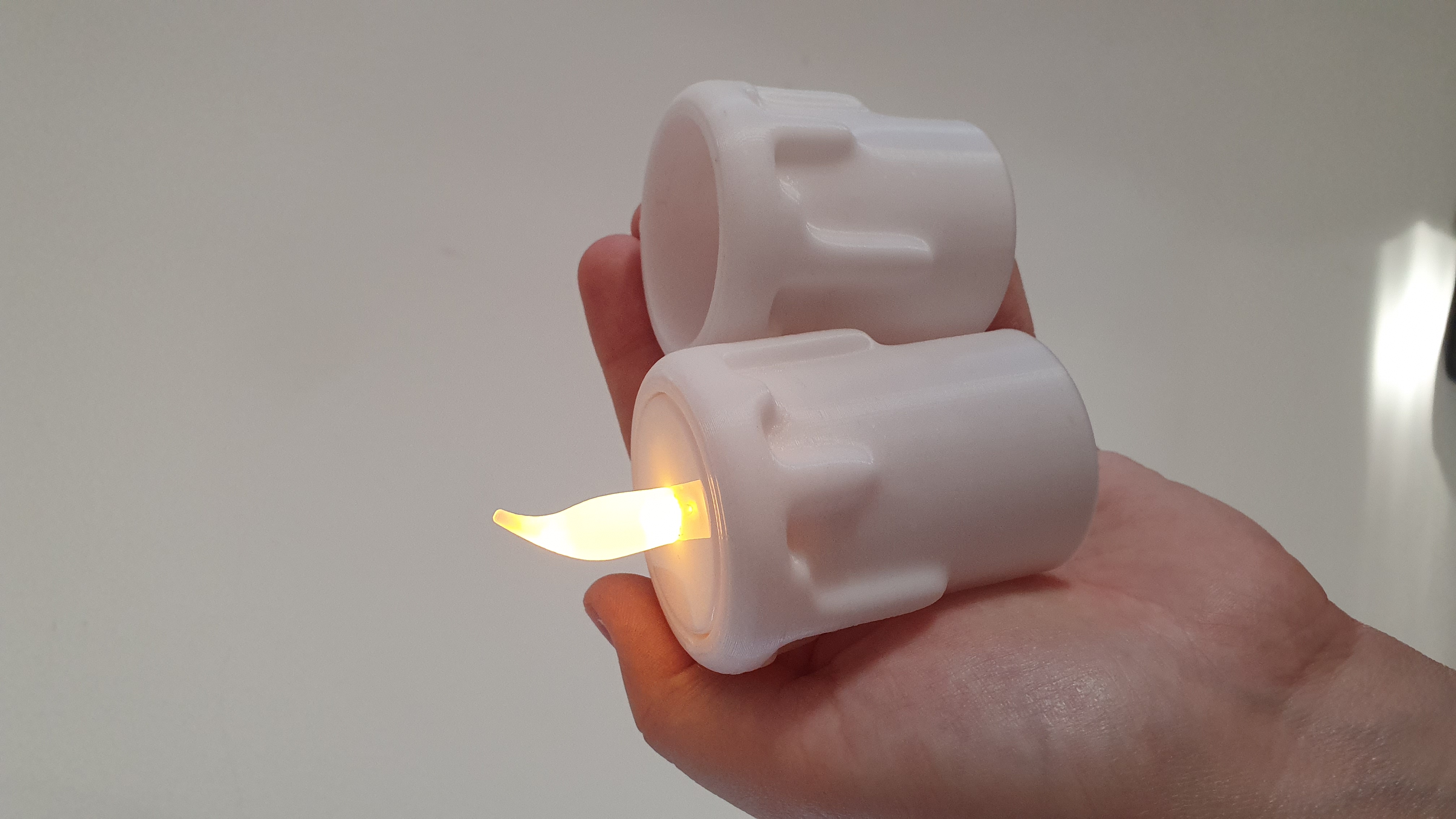 Eriyen Mum Görünümlü Tealight Mumluk baskı görseli 3